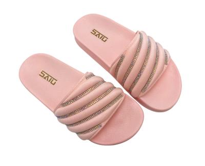 China New Fashion Women Rainbow Rhinestone Rhinestone Dye Slippers Diamond Ladies Slippers Colorful Rainbow Slippers Light Non-slip Ladies Sandals for sale