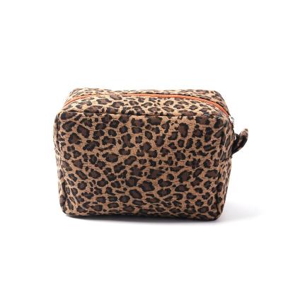 China Wholesale Comfortable Durable Leopard RTS Bag Cheetah Makeup Case Leopard Toiletry Bag Travel Accessories Organizers Accessories Bag for sale