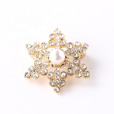 China Custom ALLOY brooch high quality anti-glare rhinestones pearl diamond snowflake flower brooch swan leaf lady brooch for sale