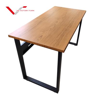 China Modern Luxury Executive Office Furniture Office Home Office Table with Non-slip Table Feet and Stable Steel Frame for sale