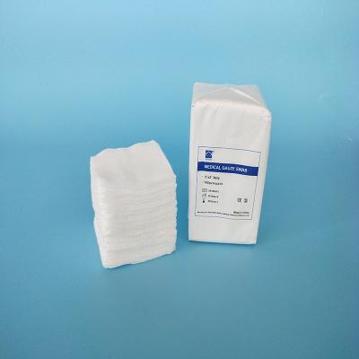 China Katoen Steriel Medisch Gevouwen/Geopende Gauze Swabs White Color With Randen Te koop