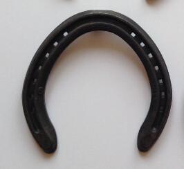 China Outdoor Toe Weighted Horseshoes Natural Horse Shoeing 120×111×8mm for sale