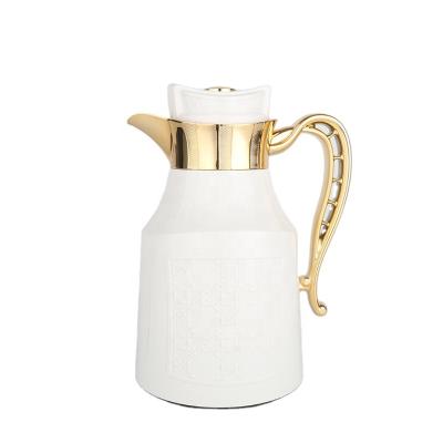 China Top Selling 0.7 L PORTABLE New Arrival Plastic Body With Vacuum Flask Arabic Dallah White Gold Coating Bottle for sale