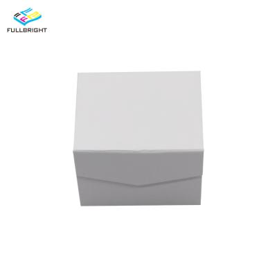 China Recycled Materials Foldable Cake Custom Paper Box With Magnetic Closure for sale