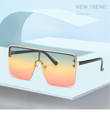 China 2022 New Arrival Fashion Style Gradient Sunglasses Women Vintage Brand Design Oversized Sun Glasses Sun Glasses for sale