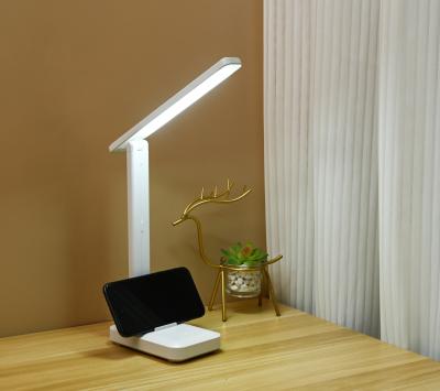 中国 LED Touch Lamps Bedside USB Battery Movable Reading Desk Lamps For Living Room 販売のため