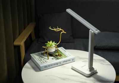 중국 Adjustable Arm Foldable Table Lamp 5500 Kelvin Touch Control With 10 Bulbs For Bright Lighting 판매용