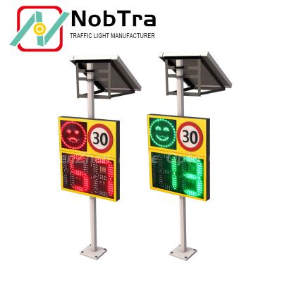 China Displays de detección de velocidad con energía solar resistentes a la intemperie y personalizables para el rendimiento en venta