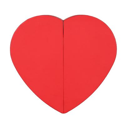 China Recyclable High Quality Red Craft Paper Heart Shaped Paper Gift Box For Wedding Favor Packaging for sale