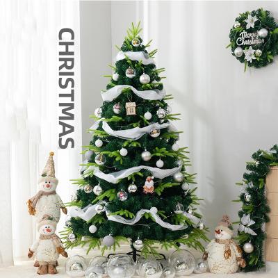 China Durable Luxury Christmas Trees 2.4m Christmas Tree Decor For Indoor Outdoor Festival for sale