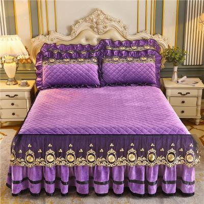 China Nondisposable luxury microfiber fitted bed skirt and double pillows decoration luxury home bed skirts for sale