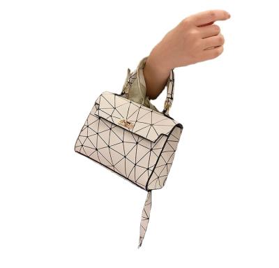 China 2021 Retro Fashion One Shoulder Handbag Snake Pattern Border Soft Single Handbag Contrast Messenger Bag for sale