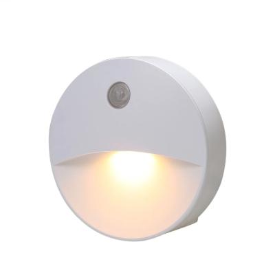 China EASY ON THE EYES for Bedroom Bathroom Kitchen Hallway Stairs Warm White Energy Efficient Plug-in Dusk-to-Dawn Sensor LED Night Light for sale