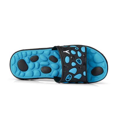 China Fashion Trend Men Thick Soled Breathable Slippers Clog Slippers Waterproof Outdoor Flat Non-slip Slides for sale