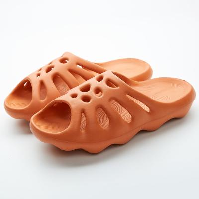 China Fashion Trend Couples Clog EVA One Piece Non-slip Anti-odor Soft Soled Waterproof Slippers Indoor Outdoor Bathroom Slides Slippers for sale