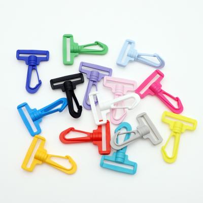 China Eco-friendly POM 38mm Snap Clip Hooks Fasten Belt Hooks Rotary Plastic Swivel Buckle Snap Hook for sale