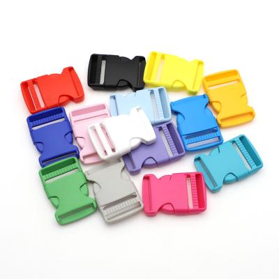 China Hot Selling Plastic POM Spot 32mm Environmental Protection Color Buckle Sports Backpack Connecting Buckle for sale