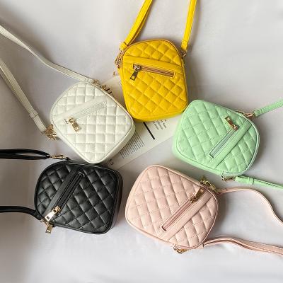 China 2023 New Style Water Resistant Lattice Mini Handbags Mobile Phone Bag Handbags Vegan Grassland Ther Female Handbag for sale