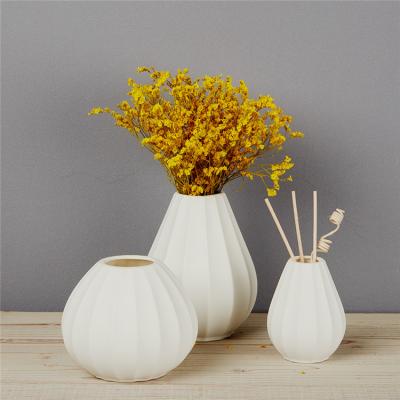 China Modern European style ceramic vase decoration matte wedding vase/tabletop decorative ceramic wholesale vases for home decor for sale