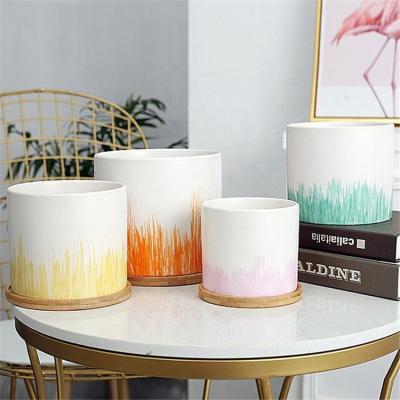 China Stylish Cylinder Indoor Outdoor Decorative Matte Planter Ceramic Flower Pot/Home Decor Garden Supplies with Wood Tray for sale