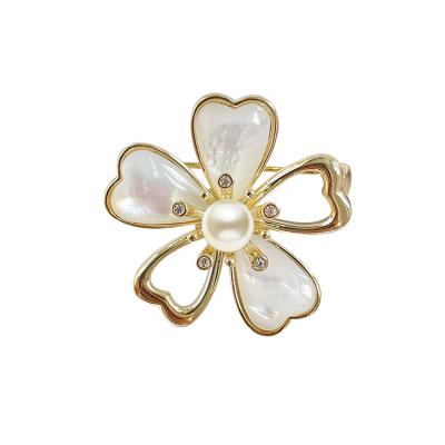 China Elegant Elegant Gold Plated Petal Hollow Sakura Brooch With Crystal Rhinestone for sale