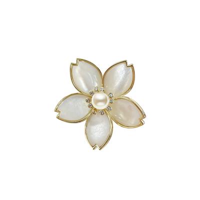 China Elegant Hot Sale Customized Gold Plated Sakura Petal Alloy Brooch With Zircon for sale