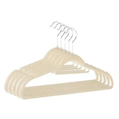 China 100Pcs Durable Velvet Hangers Premium Anti-slip Velvet Clot Hangers Assembled Custom for sale