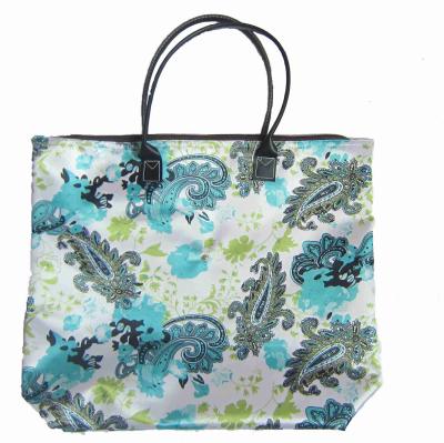 China Bolsos de compras plegables de la tela de satén imprimible grande para las mujeres con el estampado de plores en venta