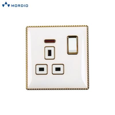 China K3.3 Iraq House Electric Wall Switch And White Socket 1gang 13A Socket for sale