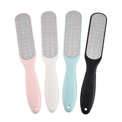 China Luxury Portable Washable Steel Feet Metal Scrubber Dead Skin Exfoliator Feet Tool Steel Rub Pedicure Callus Remover Grinder for sale