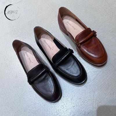 China Waterproof two tone genuine leather loafer for women flat shoes for sale