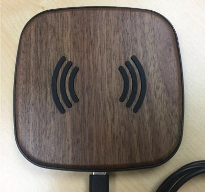 China Universal 5W Wireless Travel Charger , Magnetic Phone Charger Bamboo Color PD Charger for sale