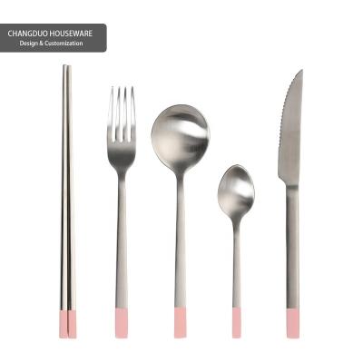 China Nordic heavy pink silver wedding stocked simple design spoon fork knife chopsticks flatware set dinnerware set tableware wedding for sale