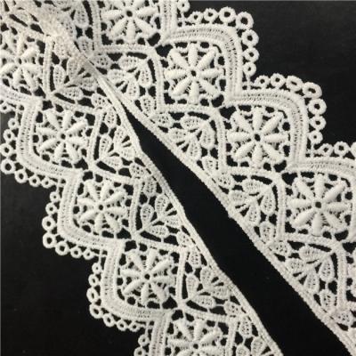 China 2019 Sustainable Polyester Lace Trimming Embroidered White Bridal Lace Trimming Scalloped Wedding Decoration Lace for sale