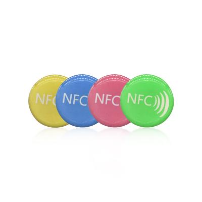 China Epoxy Nfc Business Card Nfc Sticker Phone Anti Metal Smart Card RFID Tag Waterproof/Waterproof Round Digital RFID Labels For Phone Social Media for sale