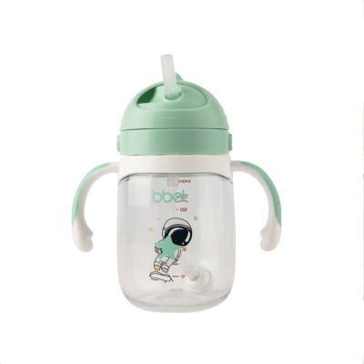 China Kids Water Baby Products Astronaut Printing Baby Drinking Water Bottle With Straw Tritan Eco-Friendly Drink Cups for sale