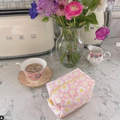 China Custom Design Travel Fashion Portable Checkout Clutch Make Up Bag Fashion Red-Pink Zipper Pouch Nylon Makeup Bag for sale