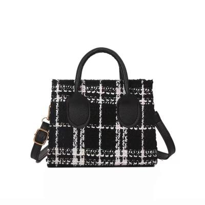 China Fashion Women's Wool Messenger Bag Wholesale New Simple Plaid Mini Square Handbag for sale