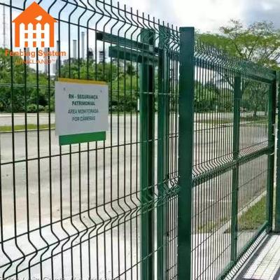 China Easily Assembled PVC 3D Curvy Metal Welded Wire Mesh Panel Fencing for sale