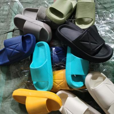 China 2022 Thick Bottom Men's Women's Hotel Hotel Cushioning Mixed Colors Mixed Men's Slippers for sale