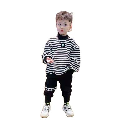 China Nylon / Cotton Jogger Winter Boys Fashion Black And White Striped Tracksuit 2021 For Kids for sale