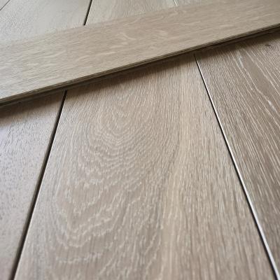 China Engineered Industrial Barefoot Friendly European Oak Flooring High Grade for sale