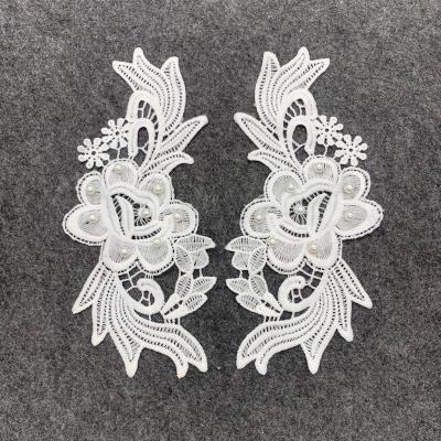 China Large Water Soluble Embroidered Flower , 3d Lace Patches Applique For Wedding for sale