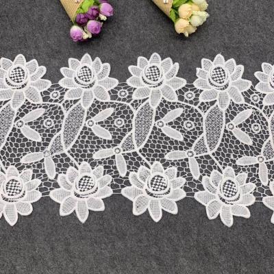 China Beautiful Water Soluble Flower Embroidered Bridal Lace Trim For Lady Dress for sale