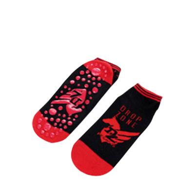 China Custom Viable Sundow Logo Feet Comfortable Compression Yoga Trampoline Sport Anti-Slip Socks for sale