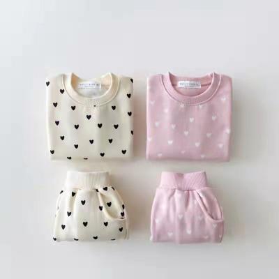 China Autumn New Girl Breathable Baby Heart Long Sleeve T-shirt Set Infant Boy Print Cotton Tops + Pockets Pants 2pcs Costume Kid Loose Stitches Sets for sale