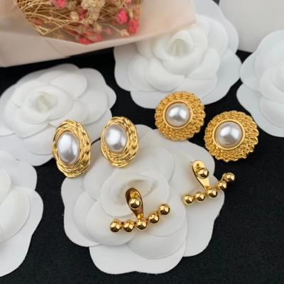 China New Arrival FASHIONABLE Baroque Copper Earring Set Pearl Earrings Women for sale