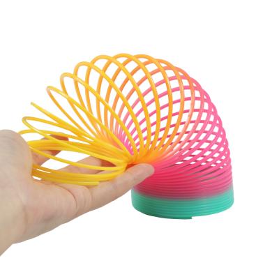 China Popular Amazon Rainbow Circle Bending Plastic Circle Toy Rainbow Coil Funny 181 Spring Coil Rainbow for sale