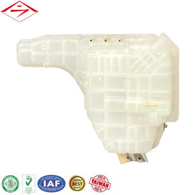 China HEAVY DUTY auto parts manufacturer Taiwan TRUCK expansion tank coolant tank for international PROSTAR MAXXFORCE 11'~15' for sale