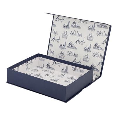 China Elegant Recyclable Plain Printed Magnetic Closure Flap Bespoke Cardboard Paper Gift Boxes With Hinged Lid for sale